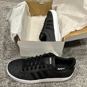 adidas sneakers/skateboard shoe, Men’s Size 8, Black/Black/White